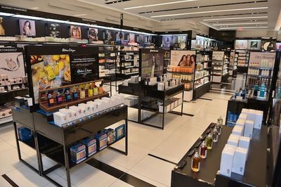 為什么化妝品商店越長越像？一場精心設(shè)計的心理游戲